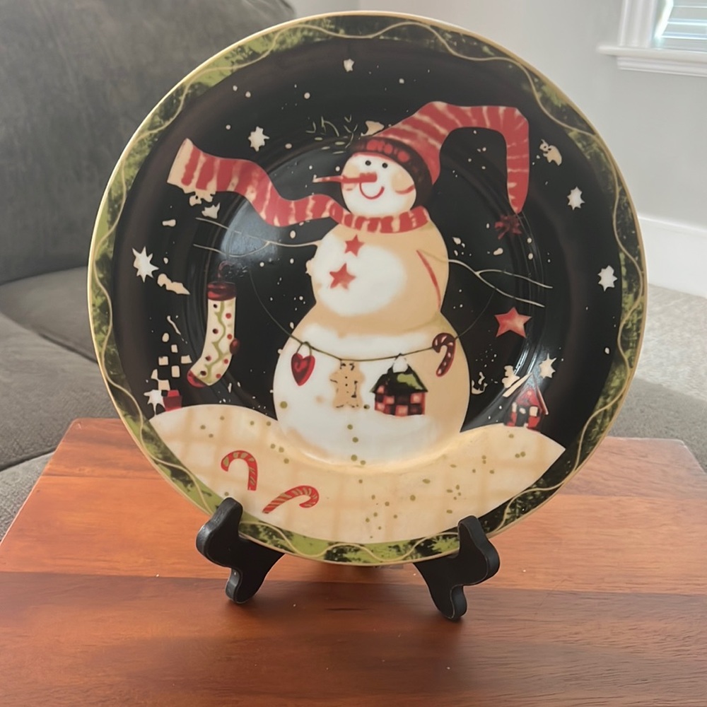 Decorative snowman plate. Brand Trisha microwave and dishwasher safe.
